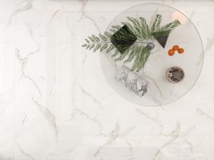 gạch nhập khẩu trắng vân mây